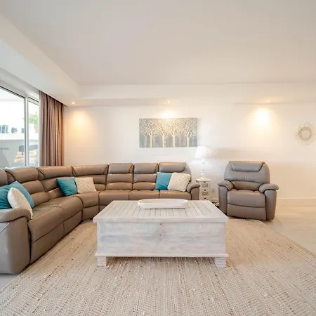Alcazaba Lagoon Apartment